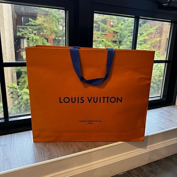 Louis Vuitton Shopping Bag - Picture 5 of 5